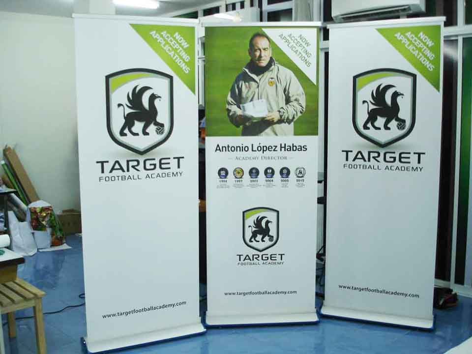 ป้ายโรลอัพพรีเมียม: สร้างความประทับใจด้วยป้ายโฆษณาคุณภาพสูง ป้ายโรลอัพพรีเมียม คุณภาพสูง ติดตั้งง่าย เหมาะสำหรับงานแสดงสินค้าและการประชาสัมพันธ์