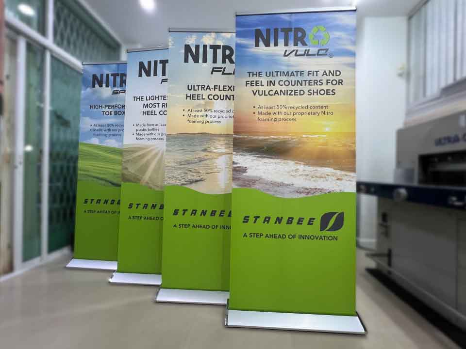 พิมพ์ป้ายโรลอัพ: โซลูชันที่สะดวกและมีประสิทธิภาพสำหรับการโฆษณา พิมพ์ป้ายโรลอัพ คุณภาพสูง ติดตั้งง่าย พกพาสะดวก เหมาะสำหรับงานประชาสัมพันธ์และแสดงสินค้า