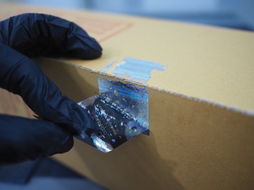 สติกเกอร์ Void if Remove กันแกะคุณภาพสูง เมื่อลอกออกทิ้งคราบ VOID ชัดเจนป้องกันการเปิดสินค้า