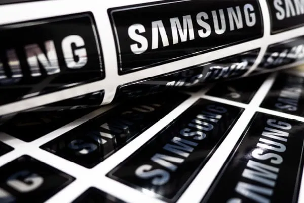 เพิ่มความหรูหราและโดดเด่นให้กับบรรจุภัณฑ์และสินค้า พิมพ์ฟอยล์ เพิ่มความเงางามและหรูหราให้กับสินค้าด้วยเทคนิคพิมพ์ฟอยล์