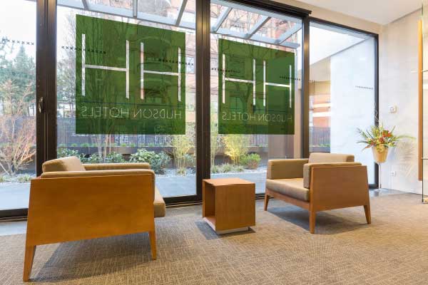 สติกเกอร์ PVC ใส: เพิ่มความเรียบหรูและความทนทานให้กับสินค้าของคุณ สติกเกอร์ PVC ใส คุณภาพสูง เพิ่มความโปร่งใสและความทนทาน เหมาะสำหรับการใช้งานหลาก