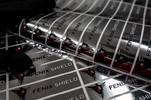 สติ๊กเกอร์ฟอยล์เงิน: เพิ่มความหรูหราและเงางามให้กับสินค้าของคุณ สติ๊กเกอร์ฟอยล์เงิน เพิ่มความเงางามและหรูหรา เหมาะสำหรับสินค้าพรีเมียมและบรรจุภัณฑ์