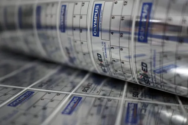 เพิ่มความหรูหราและความโดดเด่นให้กับผลิตภัณฑ์ของคุณ สติ๊กเกอร์ฟอยล์ เพิ่มความหรูหราและเงางามให้กับบรรจุภัณฑ์สินค้า