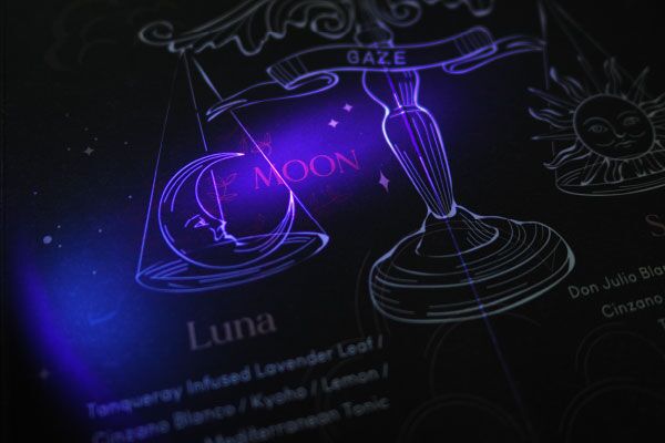 ปากกาหมึกล่องหน ใช้สำหรับเขียนข้อความที่มองไม่เห็นด้วยตาเปล่า ต้องใช้แสง UV ในการอ่าน