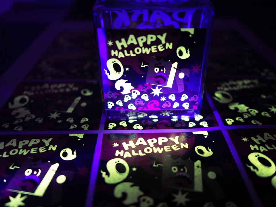 การพิมพ์สติกเกอร์สีนีออน สีสดใส เพิ่มความโดดเด่นให้กับบรรจุภัณฑ์