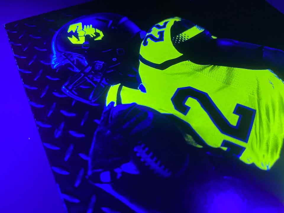 สติกเกอร์นีออนสีเหลือง สีสดใส เห็นชัดเจนทั้งกลางวันและกลางคืน