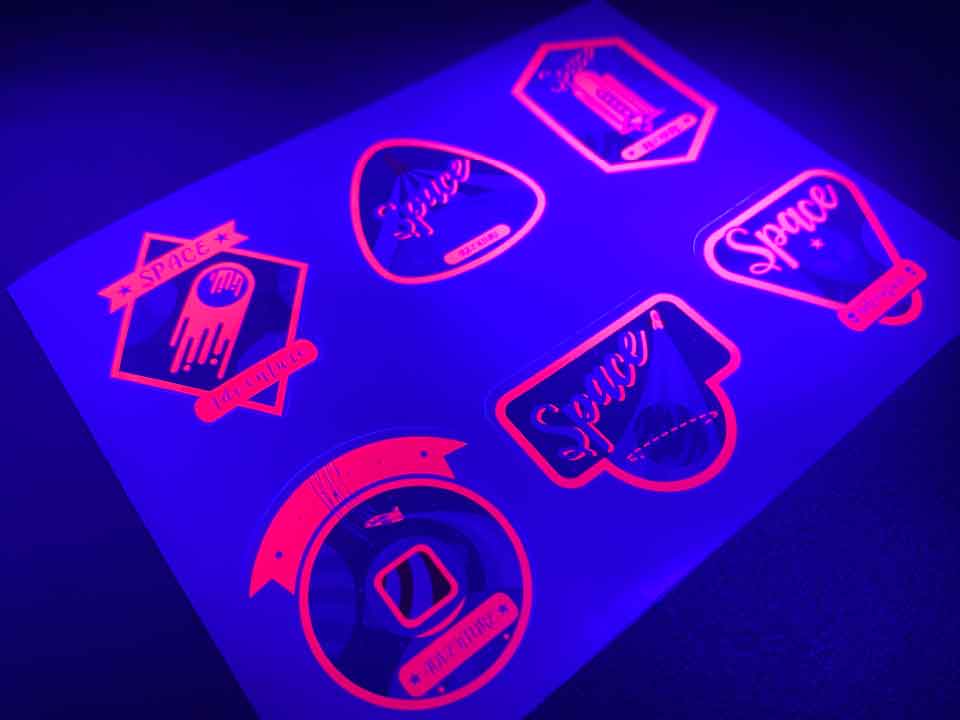 สติกเกอร์สีนีออน สีสดใส โดดเด่นสะดุดตา